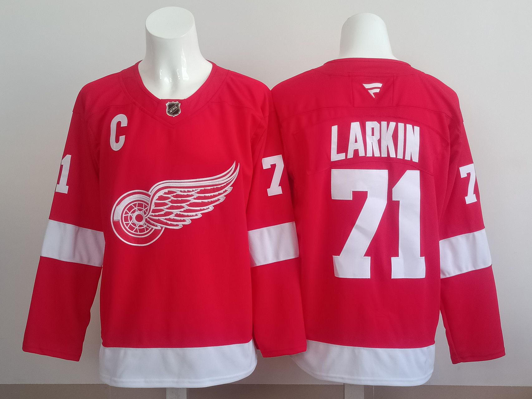 Men 2025 Detroit Red Wings 71 Larkin Red NHL Jersey style 01